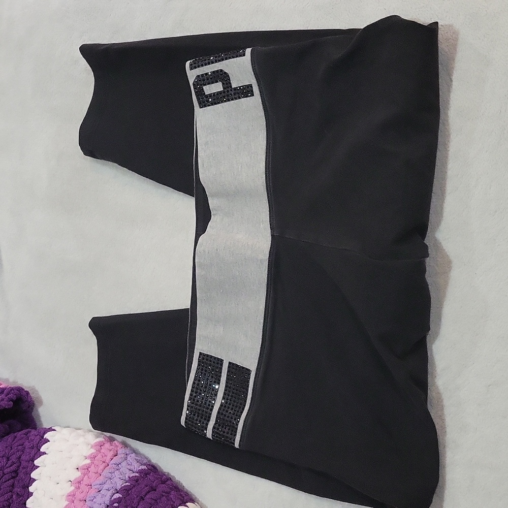 Victoria's Secret PINK Yoga Capri Leggings - Picture 4 of 11